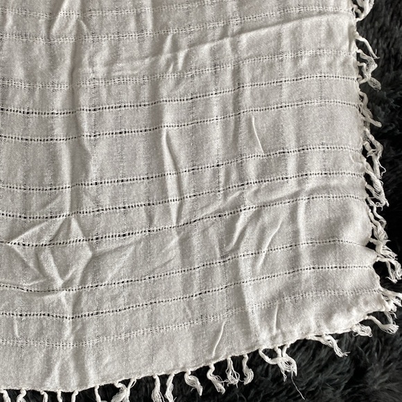 White fringe knit wrap? - Picture 12 of 17